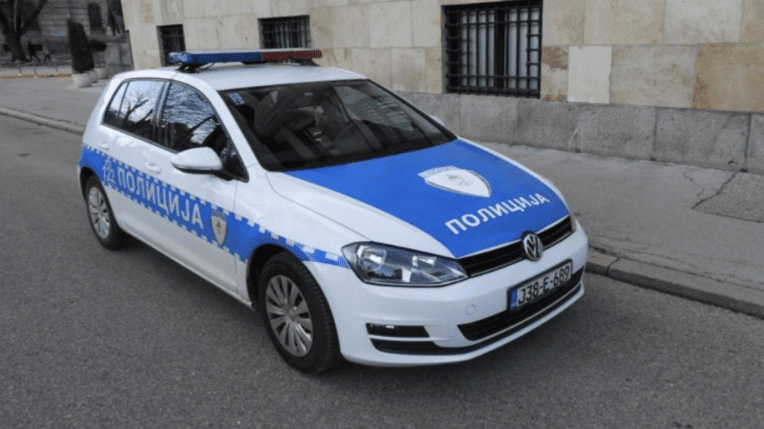 Tragedija kod Laktaša: Kćerka nehotice usmrtila majku automobilom