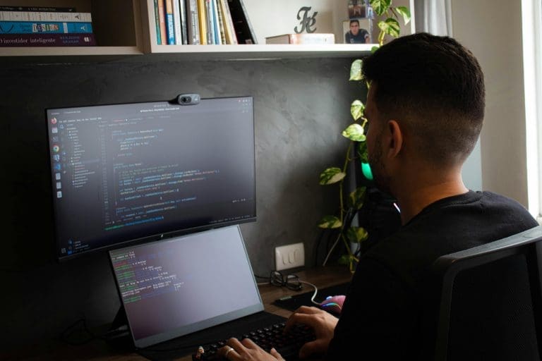 Programeri i inženjeri padaju sa trona! Čeka nas tehnološki bum, majstori će biti nova generacija milionera