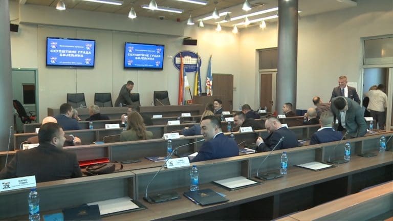 Sjednica u Bijeljini: Jedni bez papira, drugi bez većine, a svi bez odgovornosti