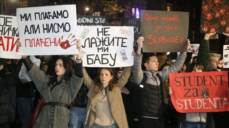 Srbija: Stali svi fakulteti, pridružuju im se gimnazije, a u petak obustava rada u svim školama