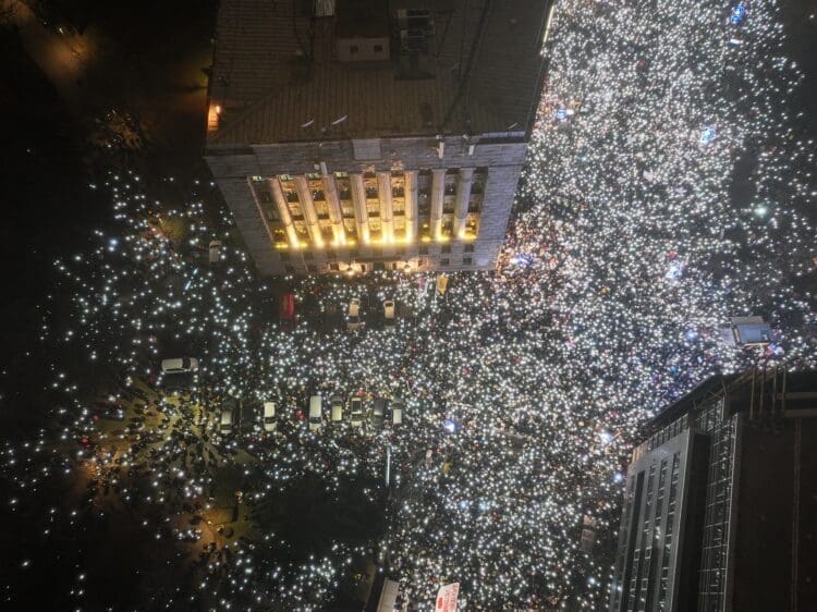 Arhiv javnih skupova objavio procenu broja učesnika: Evo koliko ljudi je bilo sinoć na protestu ispred RTS-a