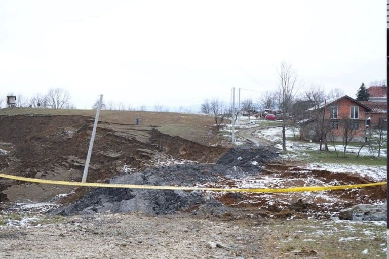 Dramatično u Novom Šeheru: Naložena evakuacija preostalih šest porodica iz zone klizišta