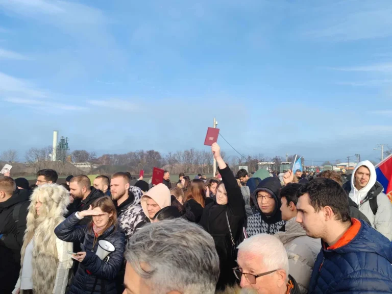 Atmosfera u Beogradu napeta uoči velikog protesta, test za Vučićevu desničarsku vladu