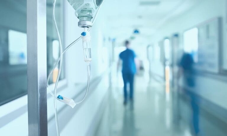 Pacijent izbo medicinsku sestru: Ljekari joj se bore za život