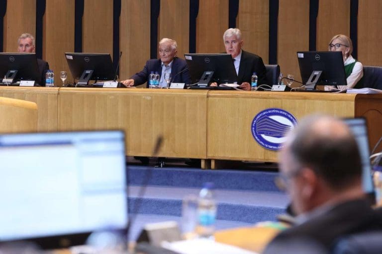 Čović nije dozvolio raspravu o dnevnom redu, Vuković: Kršite poslovnik!