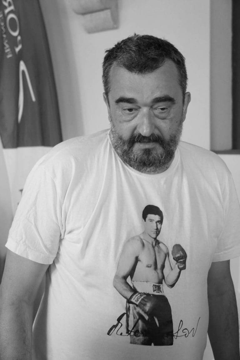 “Sagnuo se da upali svijeću i samo se srušio”: Mještani opisali šta se dešavalo u crkvi, pokušali su da pomognu