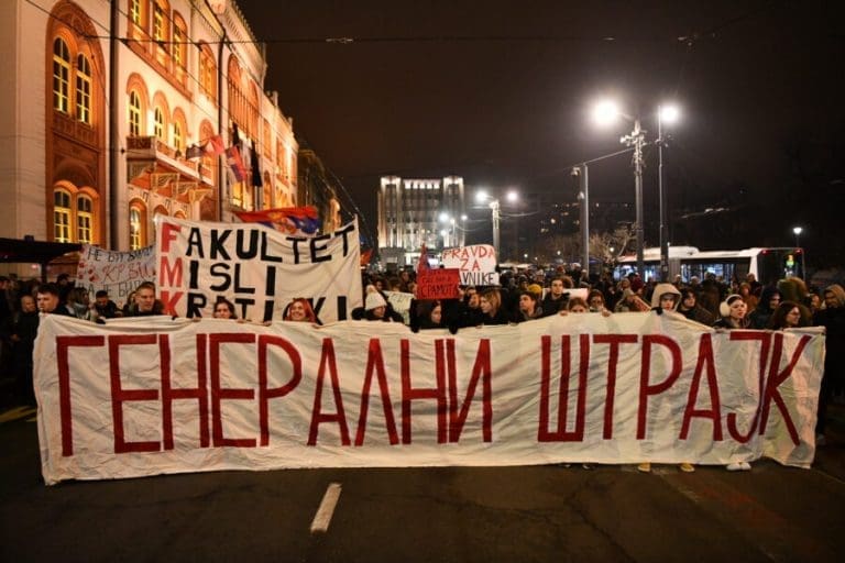 Srbija: Naloženo smanjenje plata zaposlenima u školama koji učestvuju u štrajku