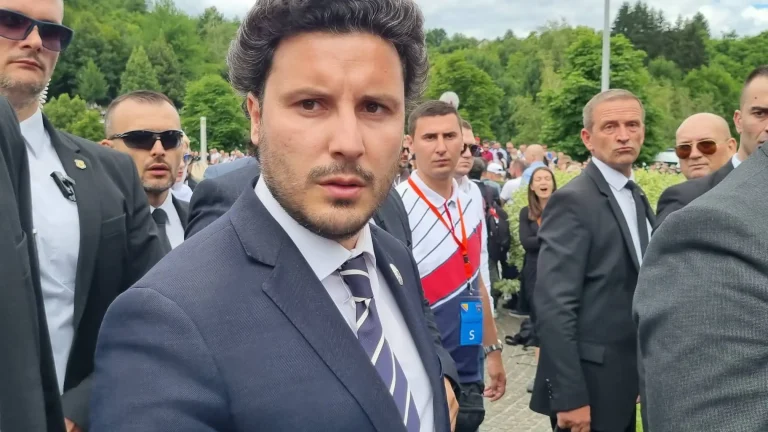 Abazović iznio svoja saznanja kako je pronađen ubica sa Cetinja: „Umiješao se u grupu policajaca“