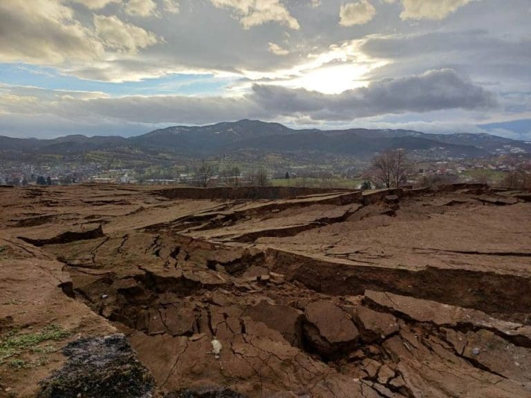 Klizište u Maglaju miruje, sumnja se da ga je pokrenuo građevinski otpad