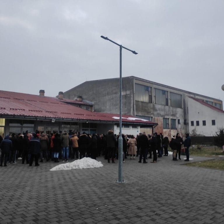 Pobuna roditelja u Ugljeviku: Nema grijanja, nema ni škole