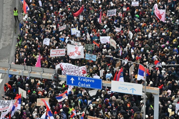 Oštra analiza Vašington posta o situaciji u Srbiji: Tenzije rastu, predsjednik populista odgovara studentima svojim skupom