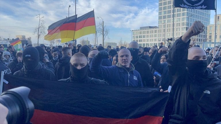 Totalni haos u Njemačkoj uoči izbora od kojih strahuje Evropa: Sukob neonacista i ljevičara na ulicama, policija bacala suzavac