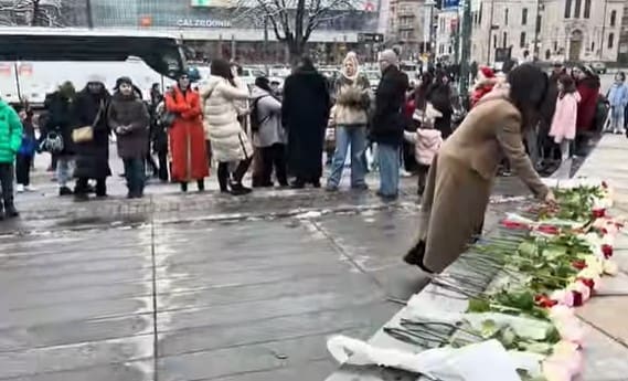 Građani u Sarajevu se opraštaju od Inele Selimović i njenog sina (VIDEO)