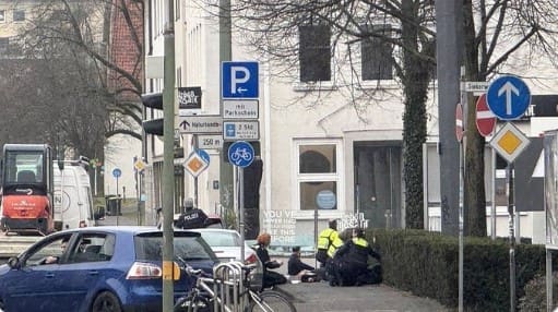 Pucnjava u Njemačkoj: Povrijeđeni leže na ulici