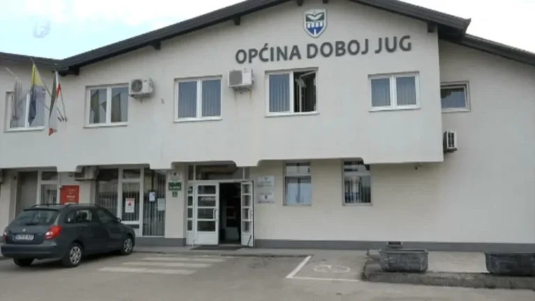 Zbog odluka Vlade FBiH u Doboj Jugu radnici na ulici, zatvaraju se objekti