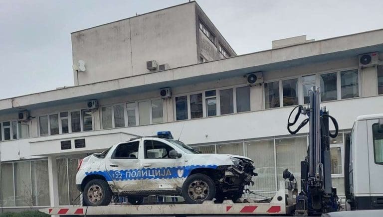 Pucao na policiju, ukrao im službeno vozilo pa sletio s ceste u Mostaru