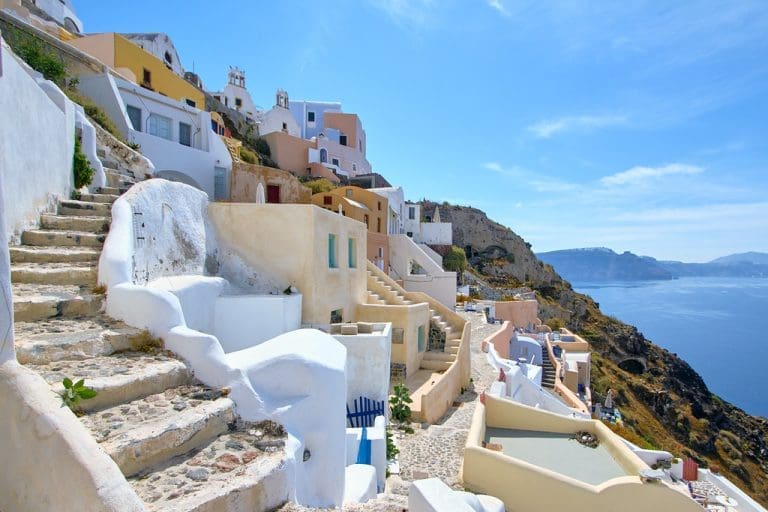 Još dva jača zemljotresa ”zatresla” grčki Santorini
