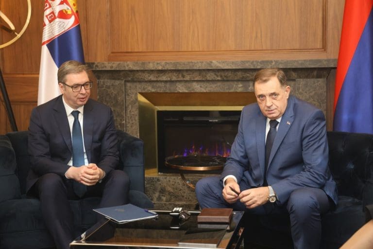 Paljenje lutke s likom Vučića znak za uzbunu cijelom regionu