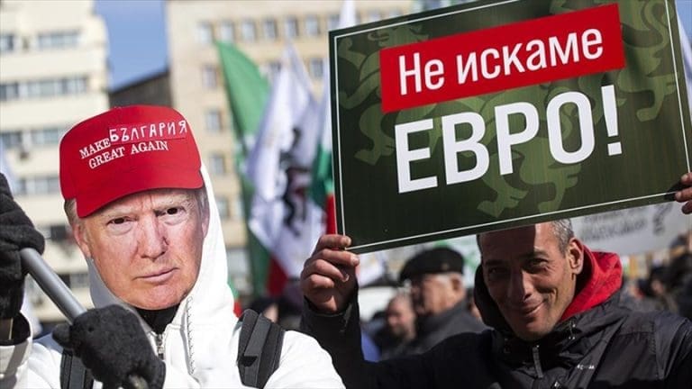 Haos u Bugarskoj: Demonstranti pokušali da upadnu u zgradu misije EU