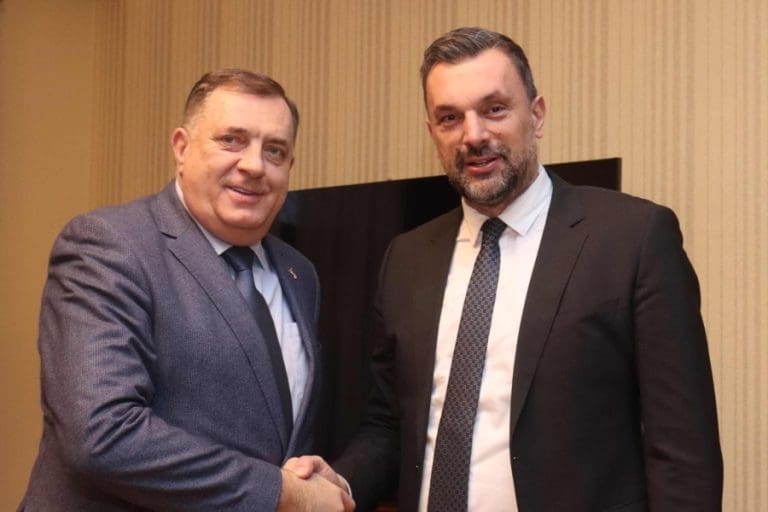Opozicija iz RS-a je kolateralna šteta u svađi Trojke i SNSD-a!