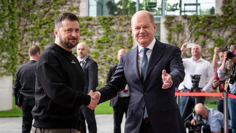 Razgovarali Scholz i Zelenskij: Ukrajina mora biti za pregovaračkim stolom