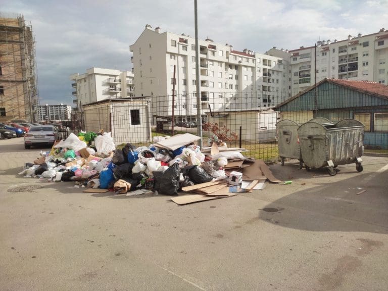 Haos na ulicama Banjaluke, DIVLJE DEPONIJE preplavile grad