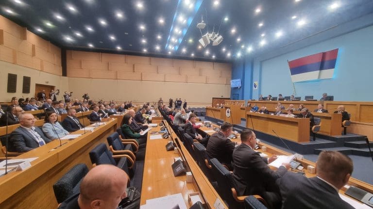Usvojena odluka o donošenju novog ustava Republike Srpske, danas nova posebna sjednica NSRS