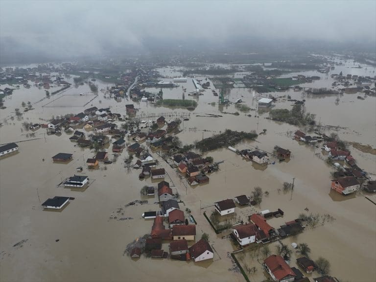 Obustavljen saobraćaj na putevima: Kostajnica-Kozarska Dubica i Prijedor-Novi Grad