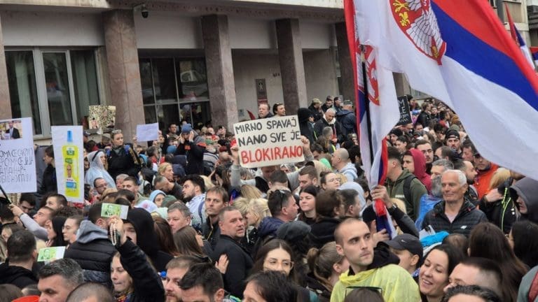 Beograd: Studenti pozivaju građane koji još pristižu da dođu na Slaviju