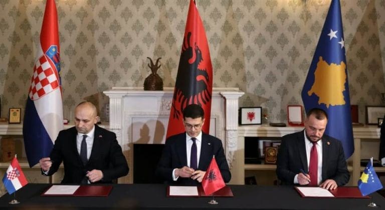 Potpisan memorandum o vojnom savezu između Albanije, Hrvatske i “kosovske Vlade”