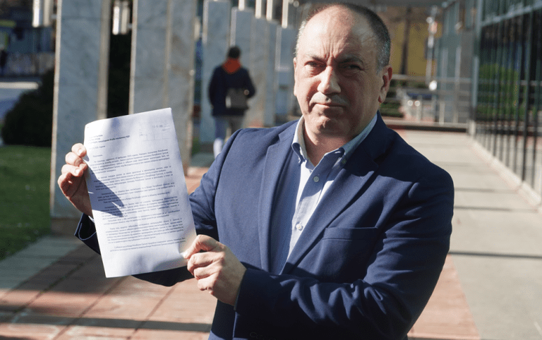 Crnadak predao inicijativu: Ovo su dva jako opasna zakona…Hoćete da puca brat na brata? (VIDEO)