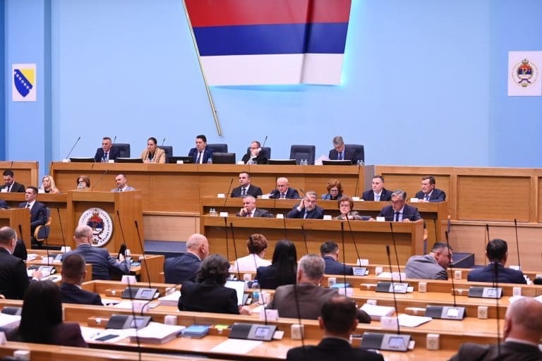 NSRS: Usvojen set zakona o povećanju plata u RS