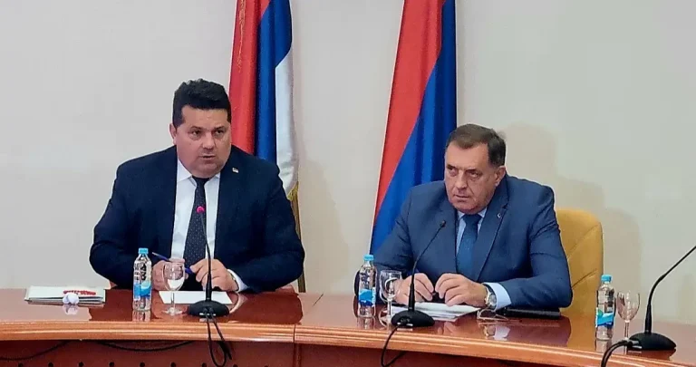 Interpol odbio zahtjev: Neće biti raspisana međunarodna potjernica za Dodikom i Stevandićem