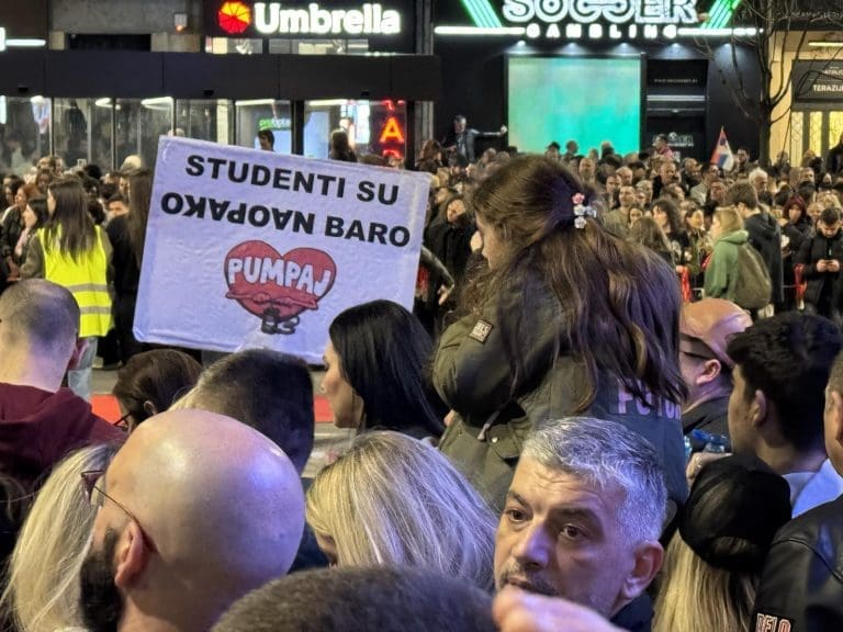 Studenti ne odustaju: Postavljene nove blokade na beogradskim ulicama