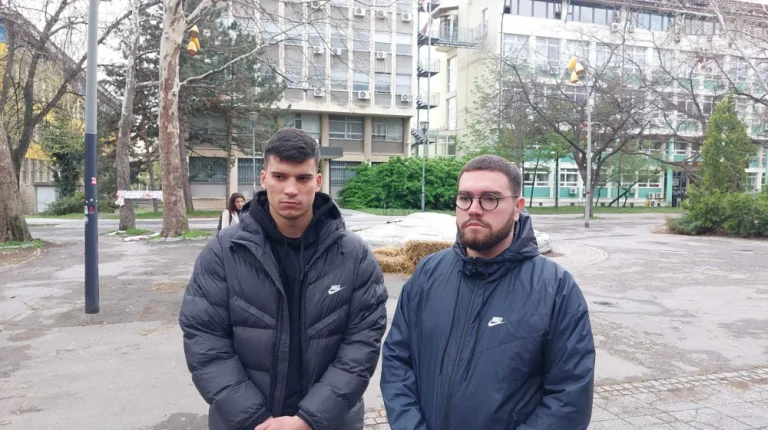 Pretučena četvorica studenata u Novom Sadu, jer su pjevali „Ko ne skače taj je ćaci“