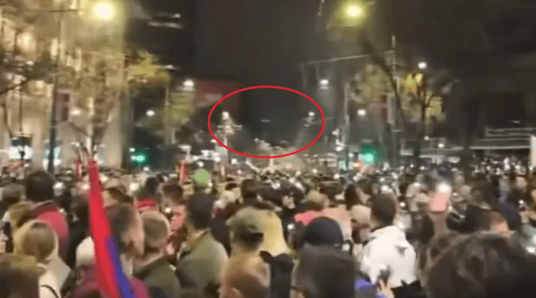 Vučić saopštio izvještaj FSB: “Akustični uređaji koje koristi policija nisu upotrebljeni tokom protesta”