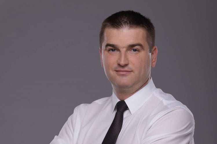 Teška saobraćajka na autoputu “9.januar”: Poginuo narodni poslanik Srđan Todorović, supruga i kćerka