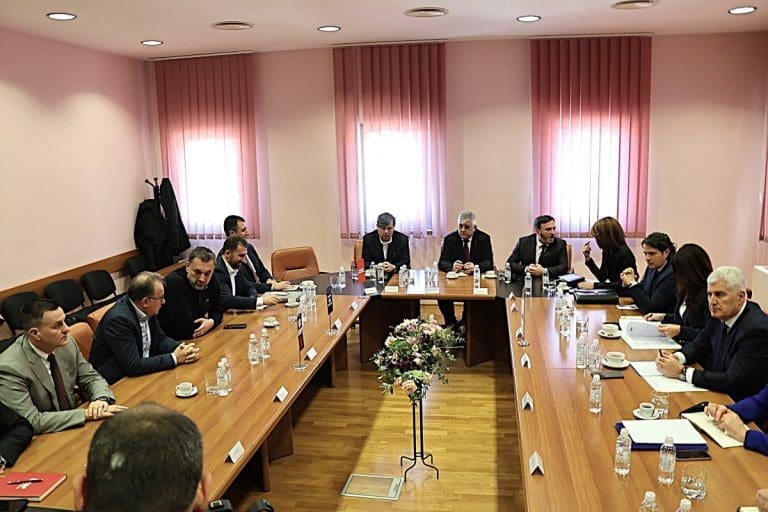 Ključno pitanje za BiH: Trojka i HDZ “lomili koplja” oko Izbornog zakona