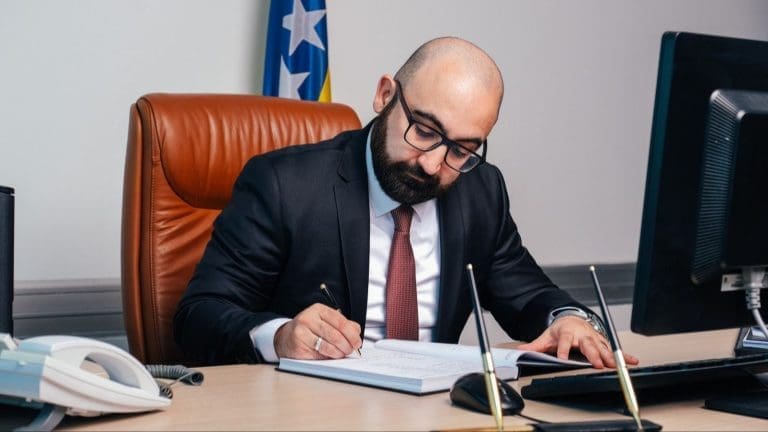 Amidžić nije glasao za vlastiti prijedlog: Hasanović tvrdi da se blokade iz RS-a nastavljaju