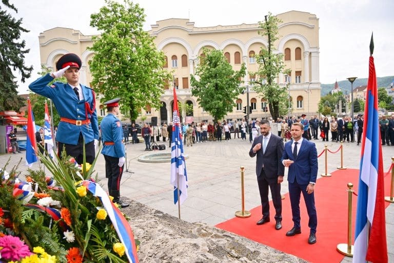 Odata počast herojima: 80 godina od oslobođenja Banjaluke, položeni vijenci na više lokacija