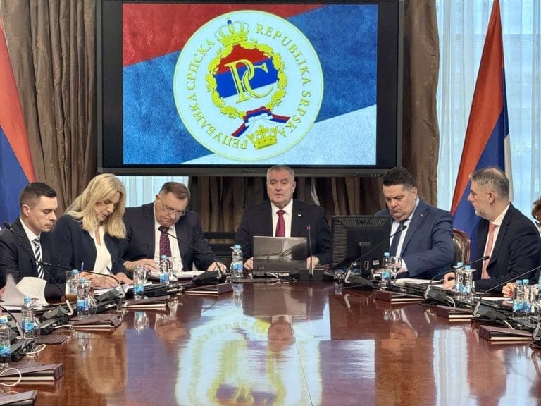 Dodik na sjednici opleo po svojima: Tolike stručnjake za medije smo zaposlili, a samo negativa isplivava