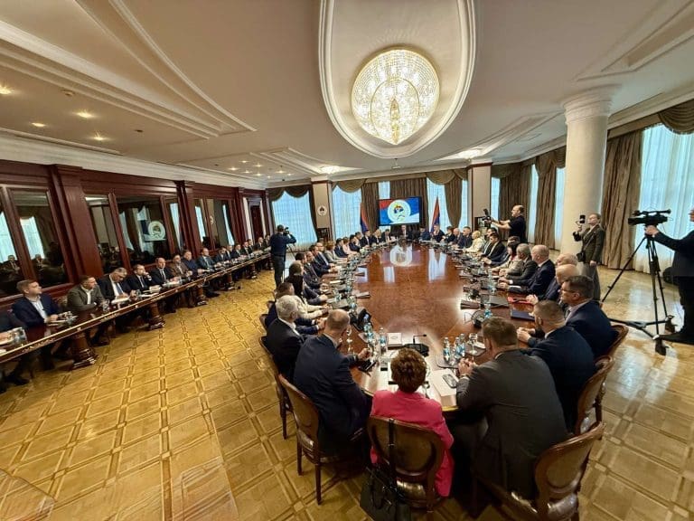 Dodik: Zatražiti statusni prijem u bezbjednosni sporazum Srbije i Mađarske