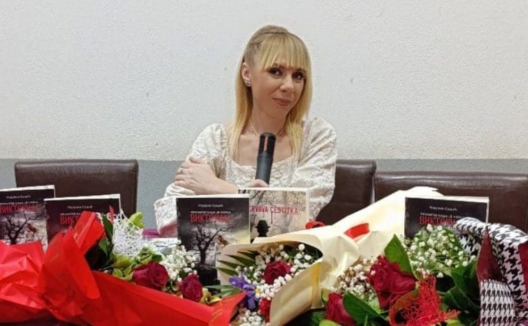 Iskrena ispovijest autorke: “Ljudi su često sopstveni tamničari” – Mirjana Sušić o novom romanu i borbi sa sjenkama