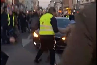 Autom se zaletio na građane u Beogradu, policajac povrijeđen (VIDEO)
