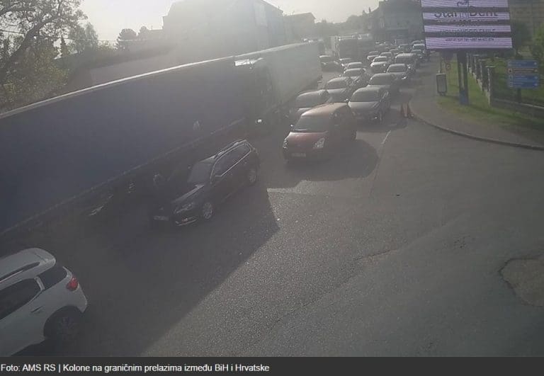 Gužve na granici: Sedam prelaza zakrčeno, jedan potpuno zatvoren za vozila