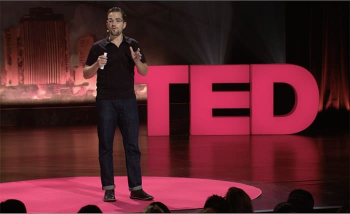 TED: Da li ste ikada primetili da je red za ženski WC uvek duži od onog za muški? Arhitekta kaže da je to loš dizajn — i da postoji način da se popravi.