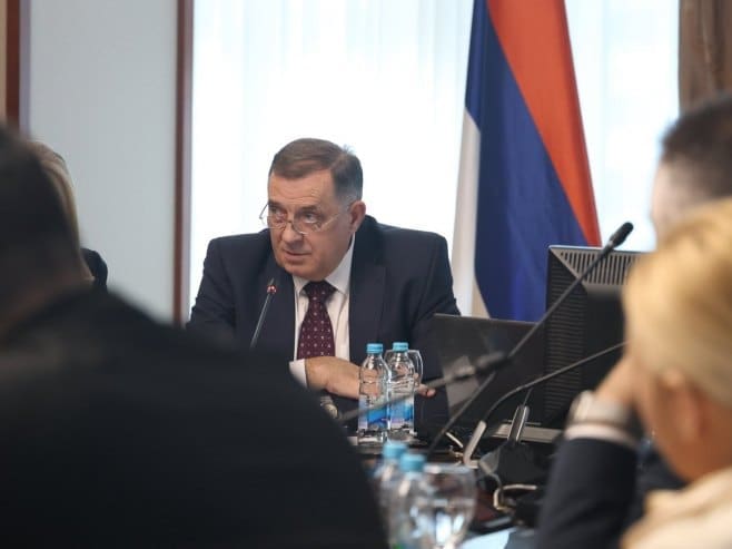 Dodik: „Trojčica“ ćuti dok Britanci planiraju centre za migrante u BiH
