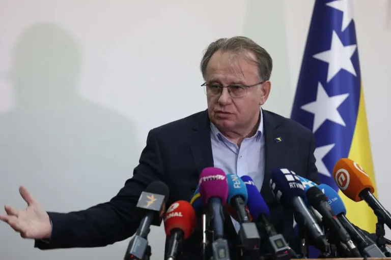 Nikšić poručio: To “okačite mačku o rep”, ne damo pare secesionistima