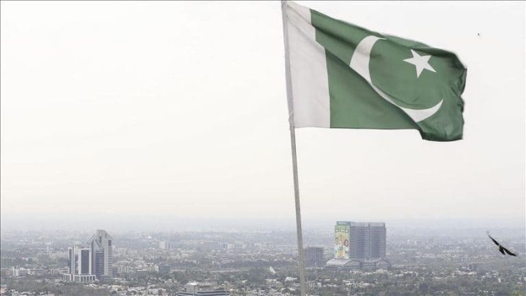 Najmanje 40 ljudi poginulo kada se autobus survao u provaliju u Pakistanu