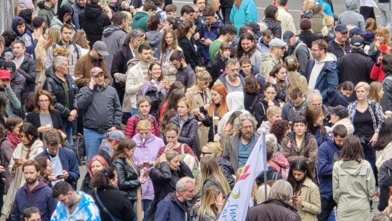 Srbija: Nastavljena blokada RTS-a, Brnabić studente nazvala nasilnicima